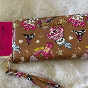 🩷☠️ BETSEY JOHNSON Western Cowboy Skull Print Zip Around Wristlet/Wallet🩷☠️NWT